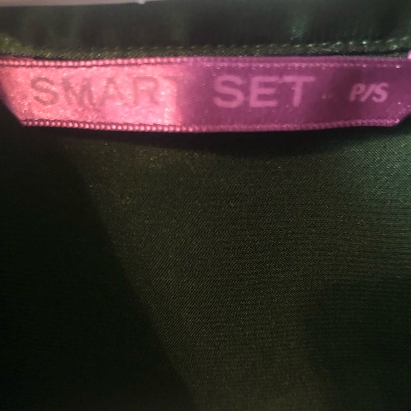 Smart Set Blouse - Picture 4 of 5